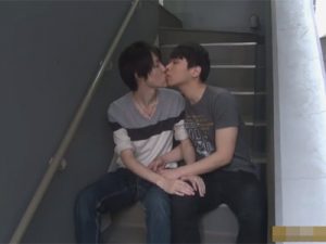 【無修正ゲイ動画】マンションの階段でイチャラブし家のベッドやお風呂でオーラルBLセックスするカップルww
