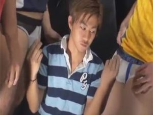 【ゲイ動画ビデオ】ガチムチ集団がイケメンの体育会系ラガーマンに群がりケツマンコを串刺しガン掘りww