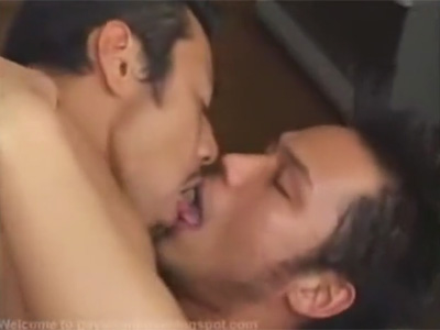 【ゲイ動画】イカニモ系の男2人が濃厚なキスをしてからアナルセックスを楽しんじゃうww