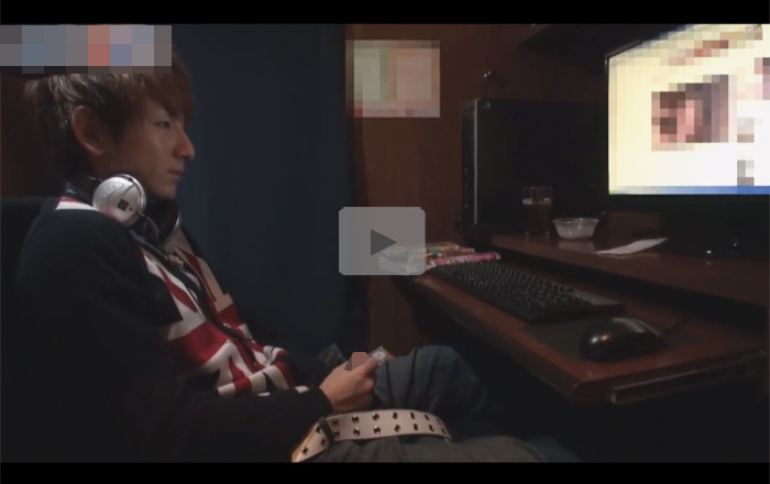 【無修正ゲイ動画】NEWSの小山慶一郎に似ている男がネットカフェの個室でオナニーをしちゃうww